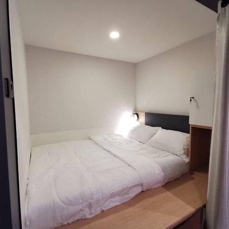 W2 Hostel Chiang Mai Bagian luar foto