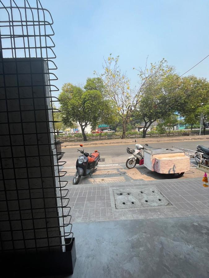 W2 Hostel Chiang Mai Bagian luar foto