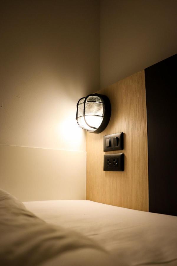 W2 Hostel Chiang Mai Bagian luar foto