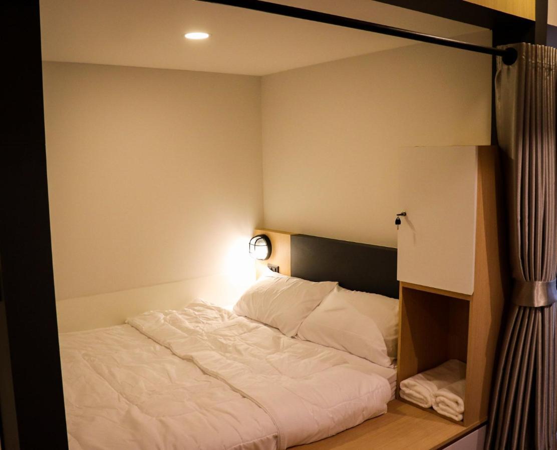 W2 Hostel Chiang Mai Bagian luar foto
